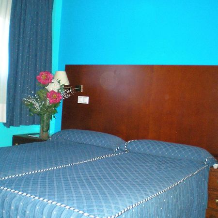 Auto Check In Hotel Las Nieves Jaca Exterior foto