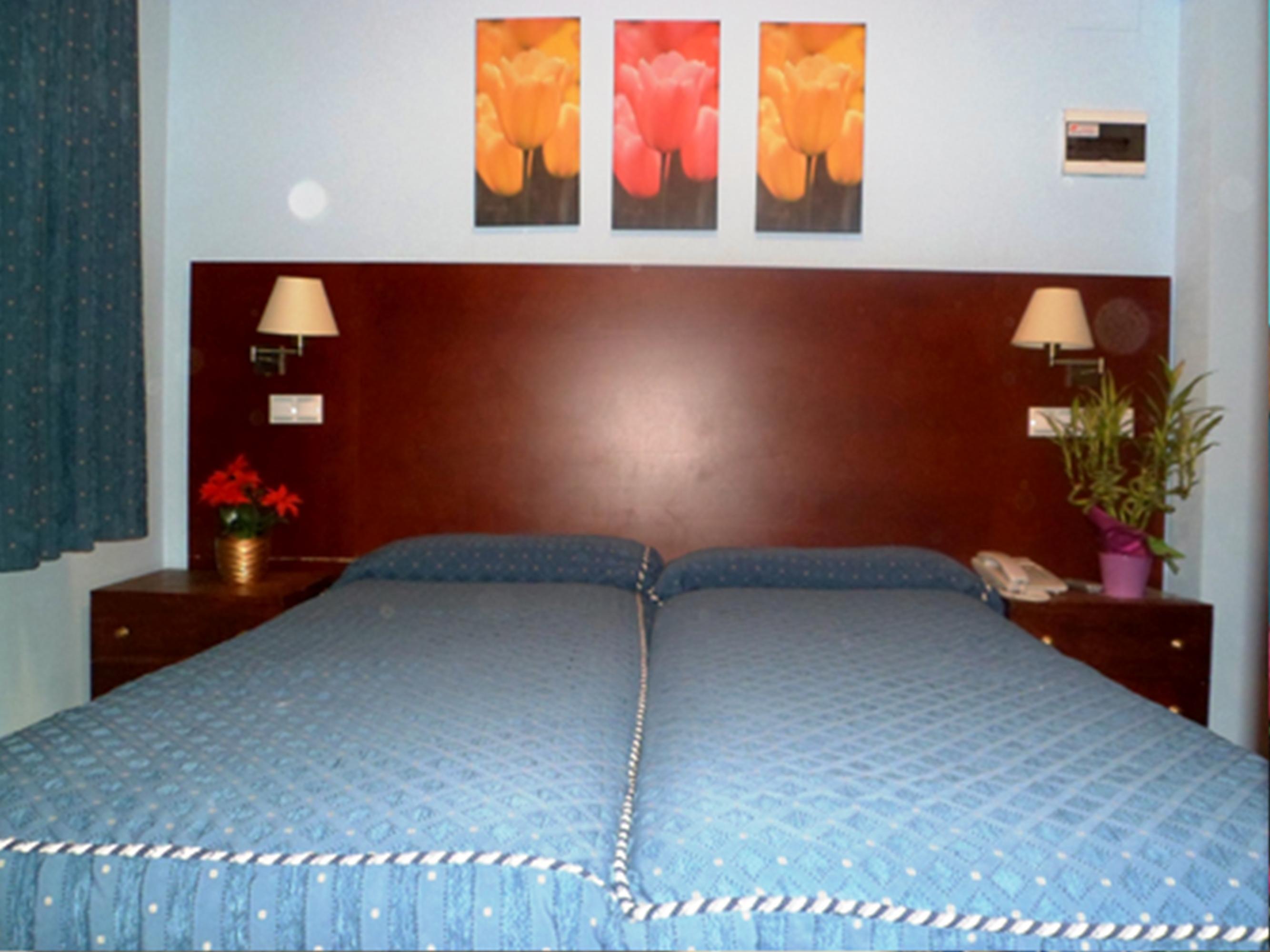 Auto Check In Hotel Las Nieves Jaca Exterior foto