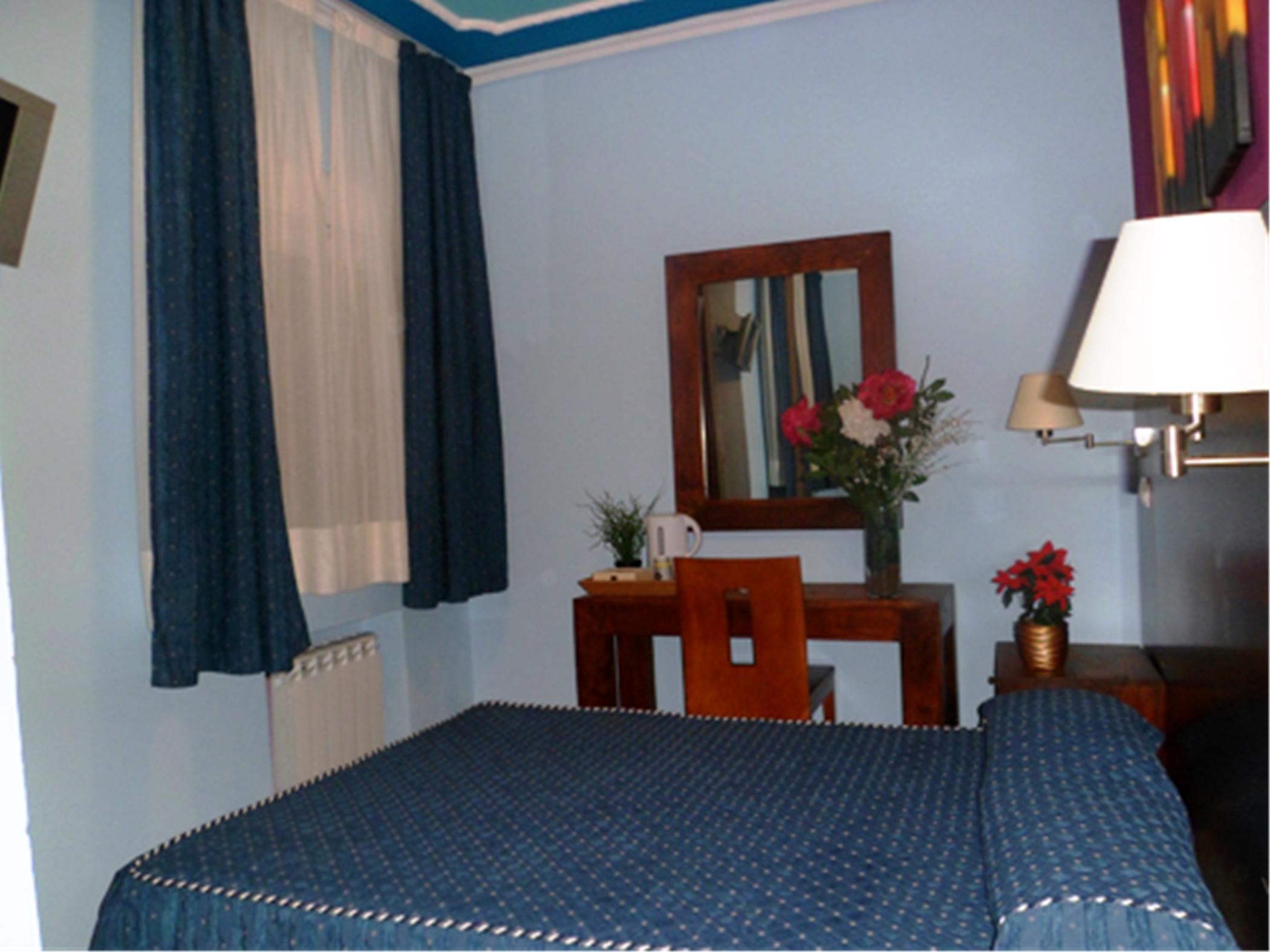 Auto Check In Hotel Las Nieves Jaca Exterior foto
