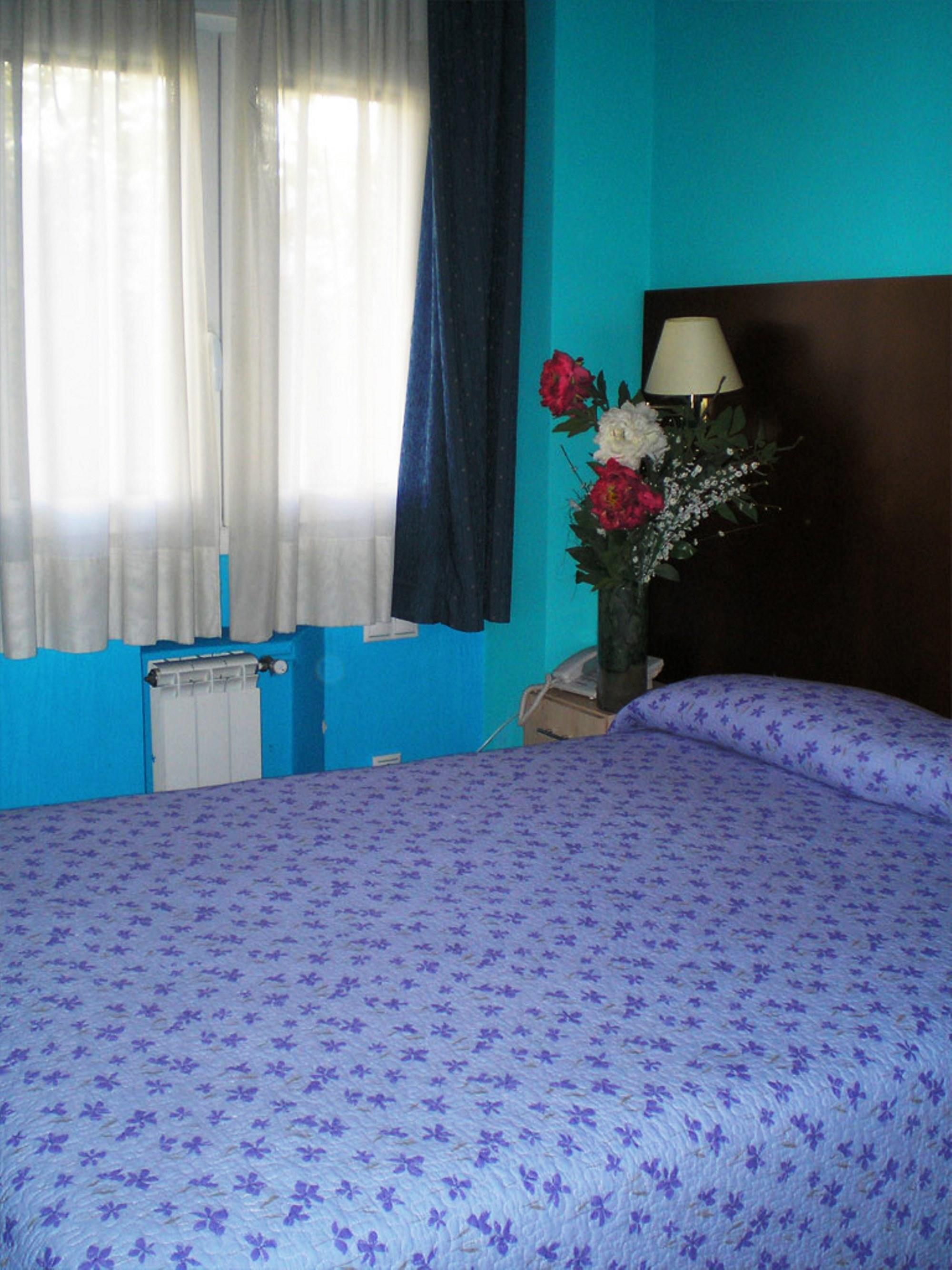 Auto Check In Hotel Las Nieves Jaca Exterior foto