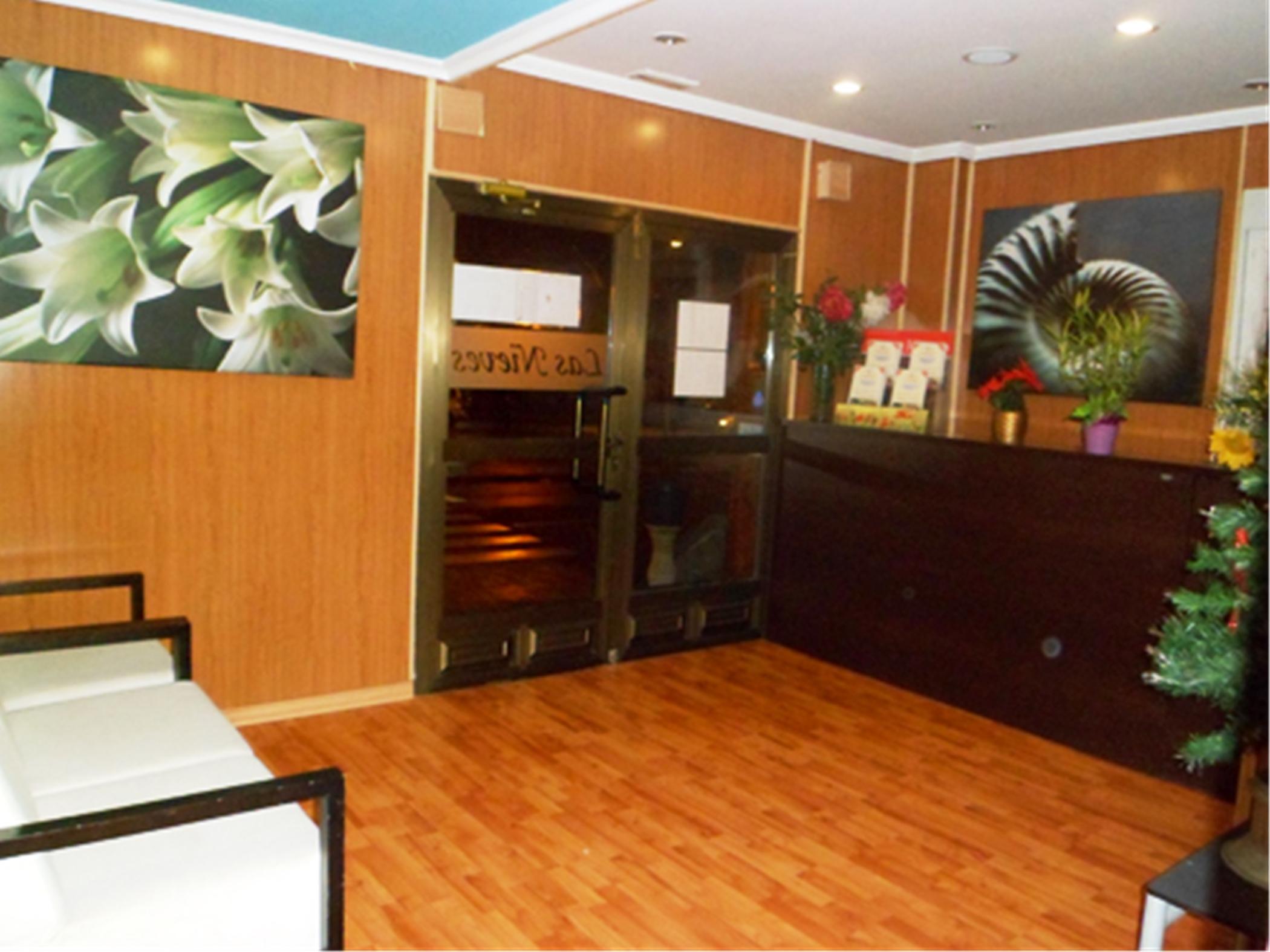 Auto Check In Hotel Las Nieves Jaca Exterior foto