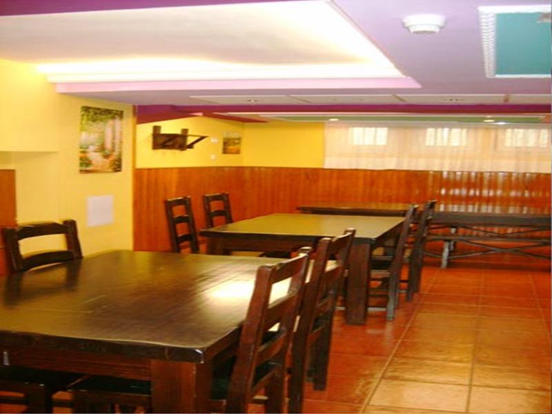 Auto Check In Hotel Las Nieves Jaca Exterior foto