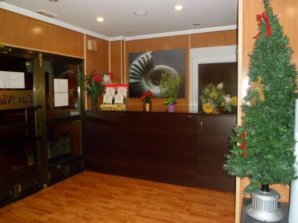 Auto Check In Hotel Las Nieves Jaca Exterior foto